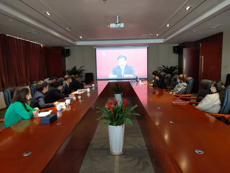 ok138cn太阳集团古天乐组织干部职工收看&ldquo;中国这十年&middot;青海&rdquo;主题新闻发布会