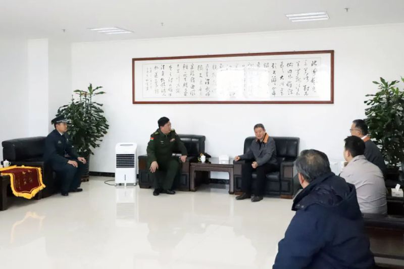 城北区人民武装部领导来集团赠送锦旗