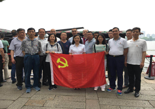 在一大旧址重温入党誓词赴嘉兴南湖感悟&ldquo;红船精神&rdquo;